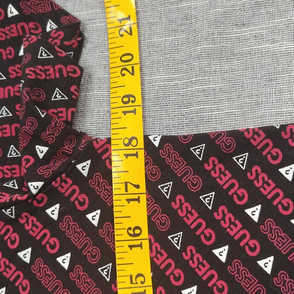 Guess All Over Print Shirt Size Small Red Black Casual Crew Spell Out - Picture 7 of 8